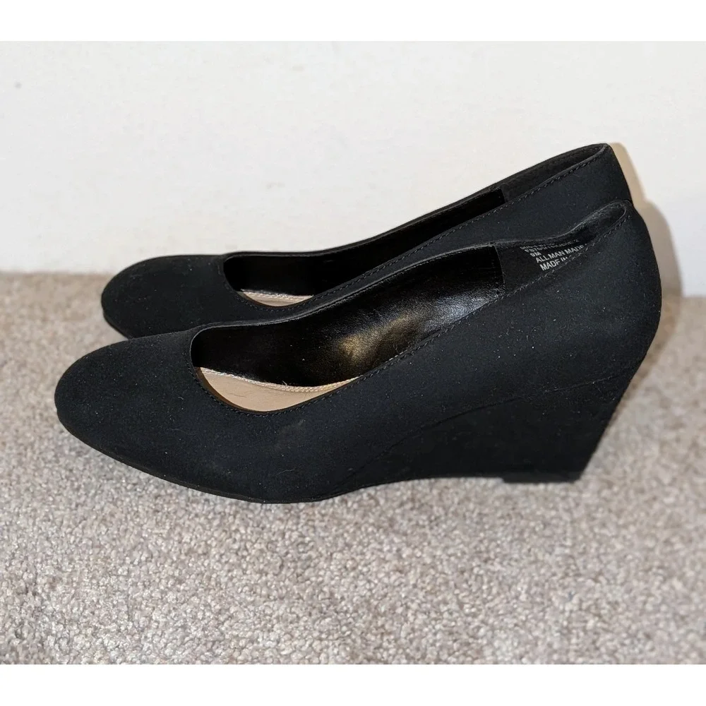 Solanz Trudie 2 Black Wedge Pumps Round Toe Shoes Womens Size 9M ‎ NIB